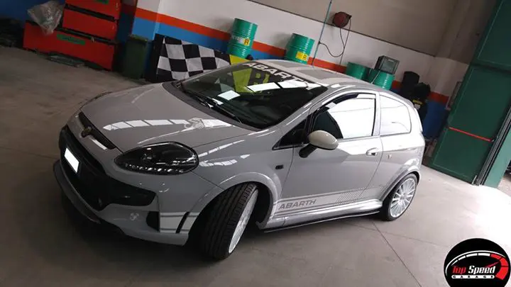 Bellissima Evo Abarth con:

– mappatura Top Speed Garage (work in progress)
– sc…