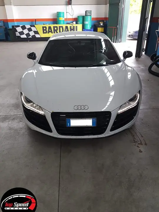 Audi R8 5.2 FSI V10.

Top Speed Garage