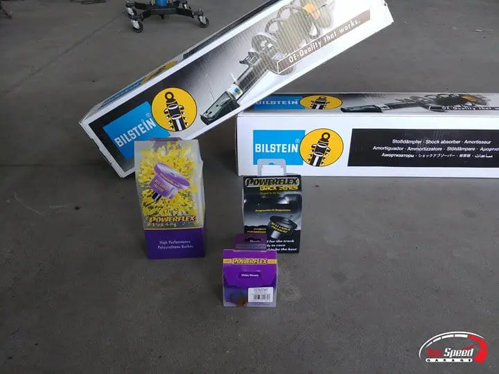 ..i montaggi, quelli belli…..

 #bilstein  #powerflex  #tenuta  #officina