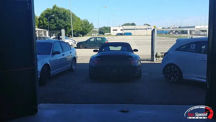 Scarico  #Porsche 997 Turbo con valvole (con telecomando). Video da fermo.

In T…