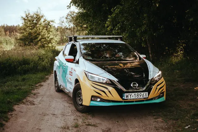 Dalla Polonia al Giappone con la Nissan Leaf